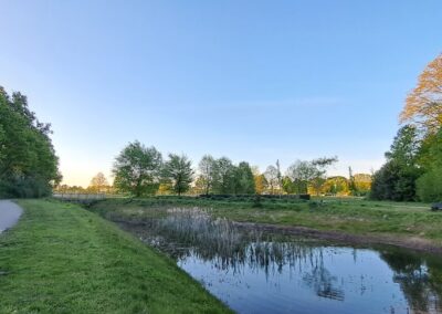 Fietspad langs water in de Achterhoek
