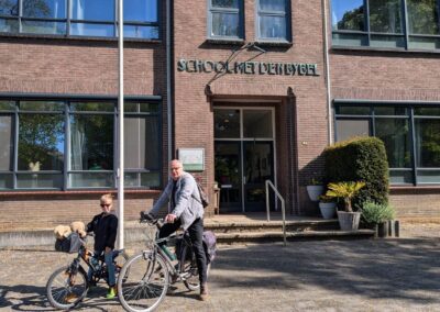 Wim en Dyon voor B&B De Wilhelminaschool
